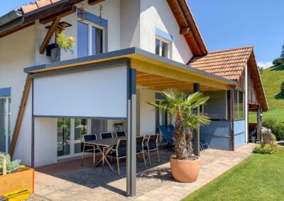 BERNA Terrassenlounge - Sitzplatzüberdachung – Terrassenüberdachung – Glasdach – Lamellenpergola – Lamellendach – Wetterschutz für Möbel – Stobag – SunParadise – Nyon – Terrado – Hawaii40 – CUBO - Schutz vor Wind, Regen und Schnee – geschützte Terrasse -