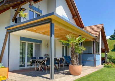 BERNA Terrassenlounge - Sitzplatzüberdachung – Terrassenüberdachung – Glasdach – Lamellenpergola – Lamellendach – Wetterschutz für Möbel – Stobag – SunParadise – Nyon – Terrado – Hawaii40 – CUBO - Schutz vor Wind, Regen und Schnee – geschützte Terrasse -