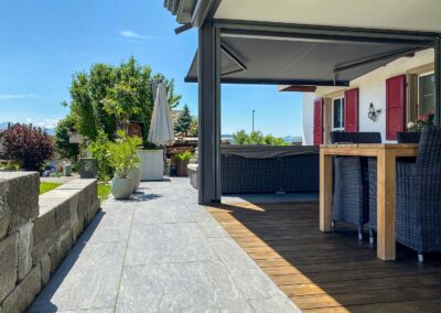 Terrassenlounge Berna - Sitzplatzüberdachung – Terrassenüberdachung – Glasdach – Lamellenpergola – Lamellendach – Wetterschutz für Möbel – Stobag – SunParadise – Nyon – Terrado – Hawaii40 – CUBO - Schutz vor Wind, Regen und Schnee – geschützte Terrasse -