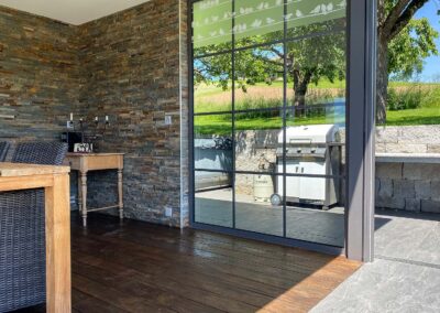 Terrassenlounge Berna - Sitzplatzüberdachung – Terrassenüberdachung – Glasdach – Lamellenpergola – Lamellendach – Wetterschutz für Möbel – Stobag – SunParadise – Nyon – Terrado – Hawaii40 – CUBO - Schutz vor Wind, Regen und Schnee – geschützte Terrasse -